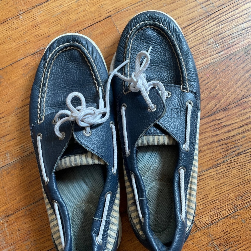 Pre-loved sperry boat shoes